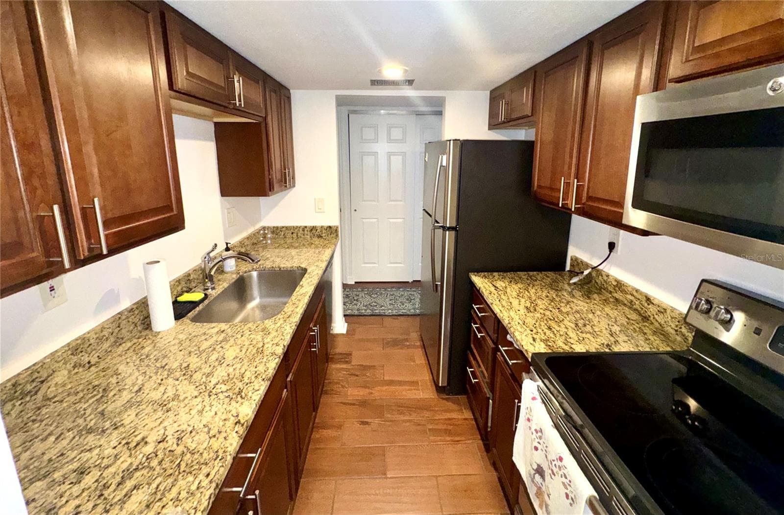 Condominium at 3325 BAYSHORE BLVD #F31, TAMPA, photo 7 of 27