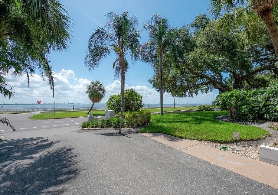 Condominium at 3325 BAYSHORE BLVD #F31, TAMPA, photo 25 of 27