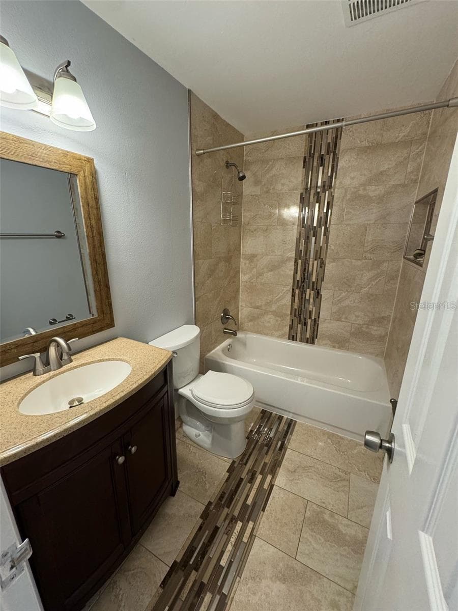 Townhouse at 7517 CAMARINA CALLE, TAMPA, photo 16 of 21