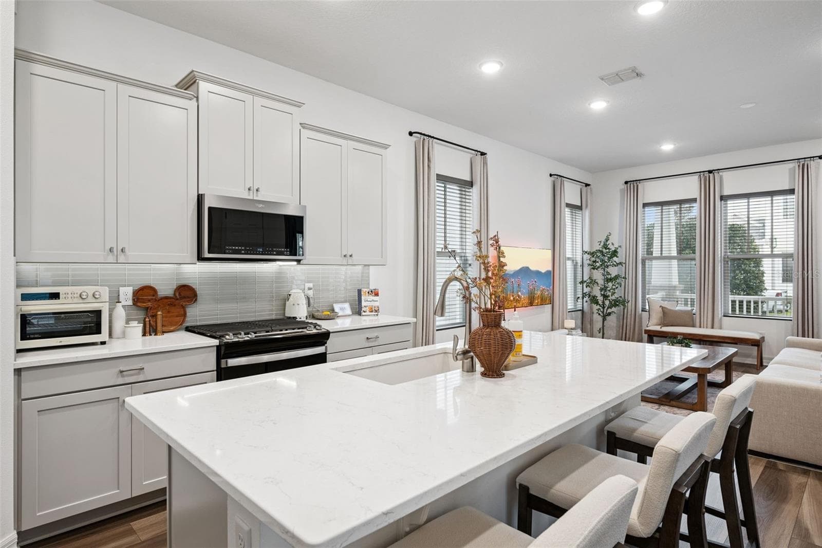 42-inch Soft Close Cabinets - 7313 TIDEPOOL PL, CELEBRATION