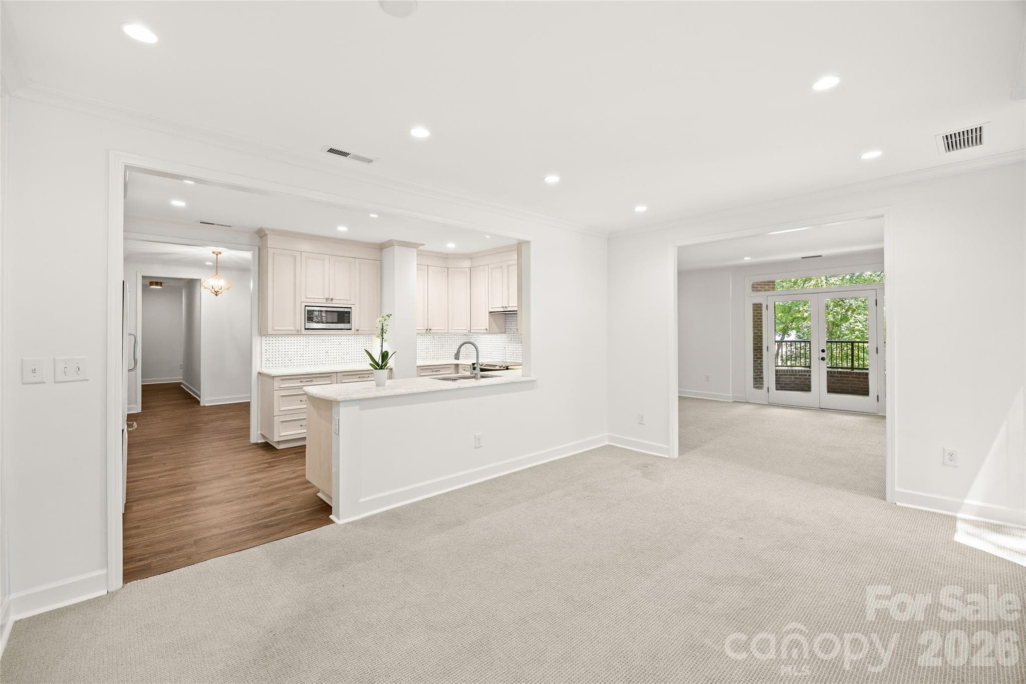Family Room - 922 Cherokee Road, Charlotte