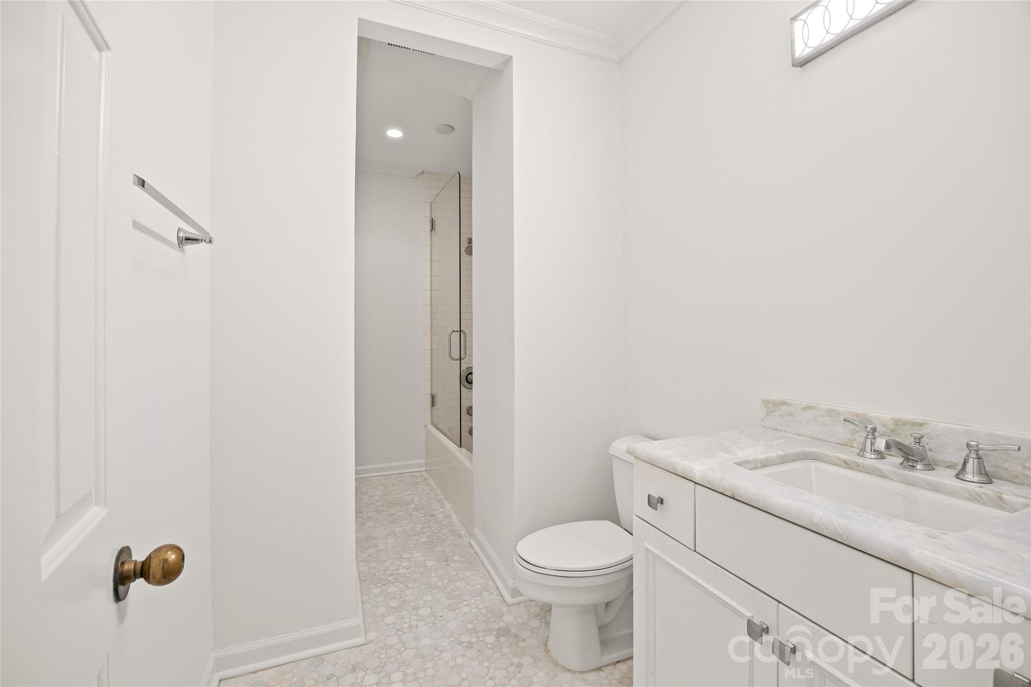 Full Bathroom - 922 Cherokee Road, Charlotte