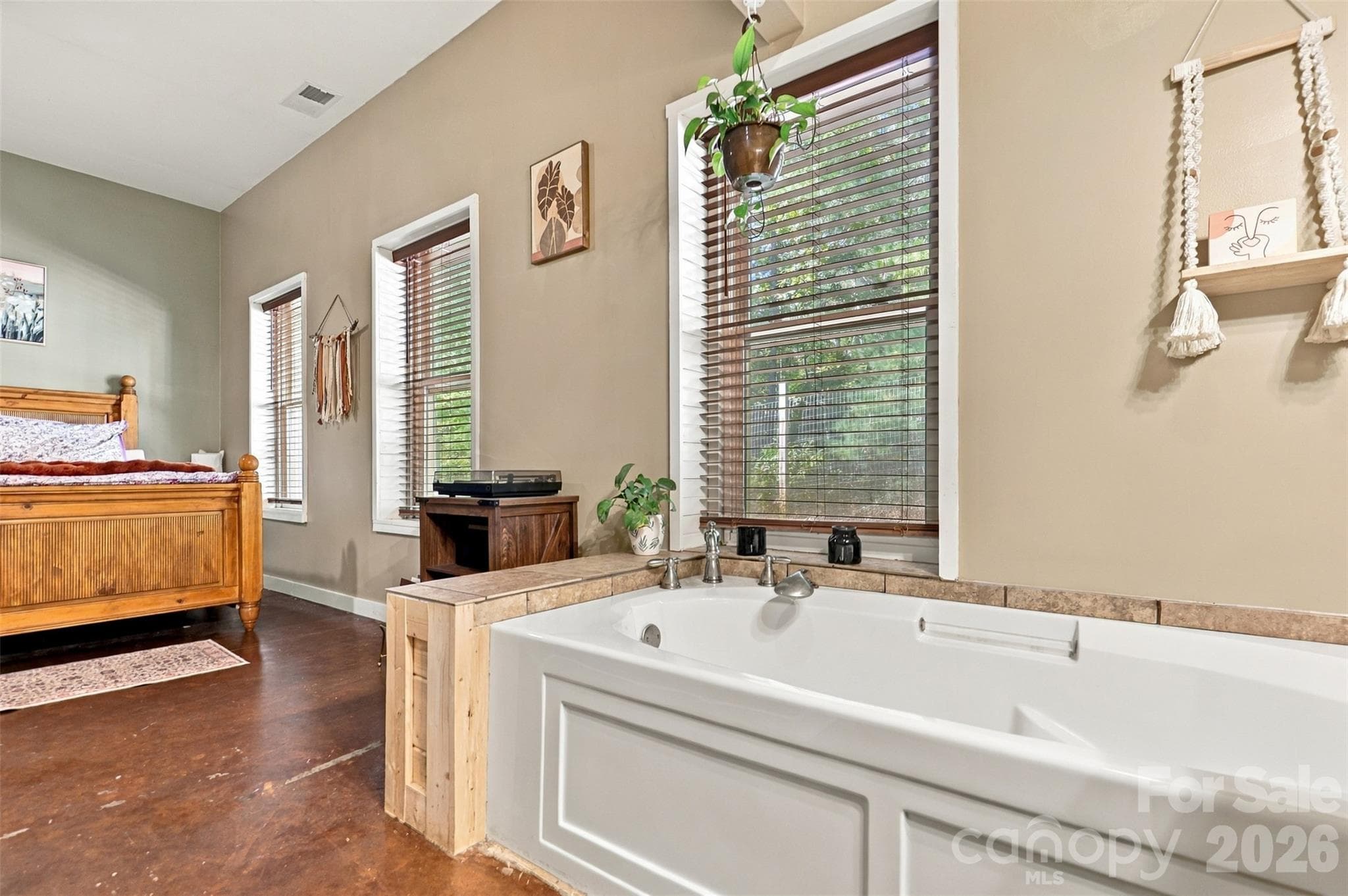 Single Family Residence at 1924 Windy Hill Place, Lenoir, photo 20 of 31