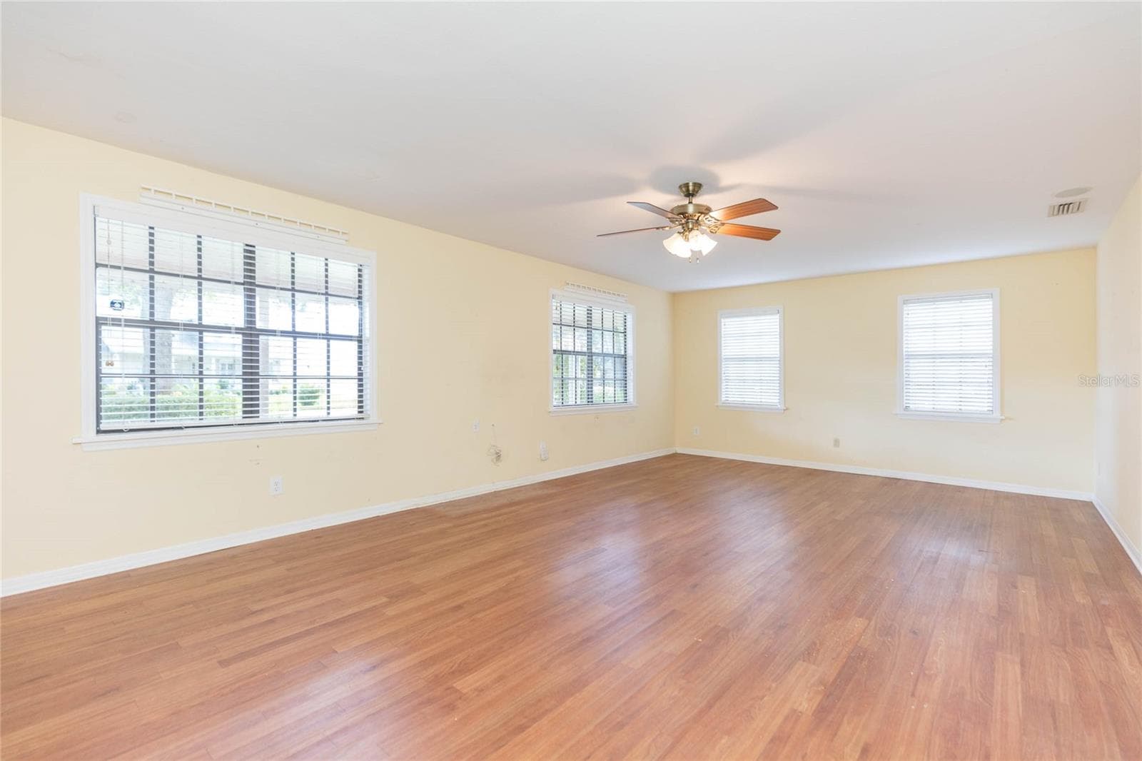 Single Family Residence at 2219 SHADEHILL CT, TAMPA, photo 11 of 49