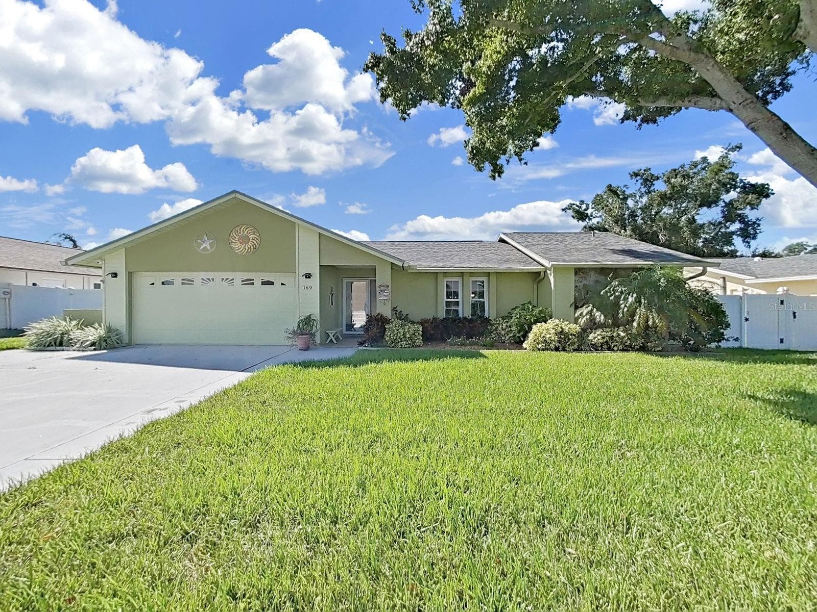 Honey stop the Car! - 169 FOXCROFT DR W, PALM HARBOR