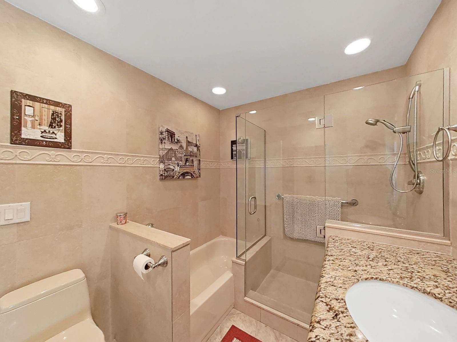Beautifully updated - 169 FOXCROFT DR W, PALM HARBOR