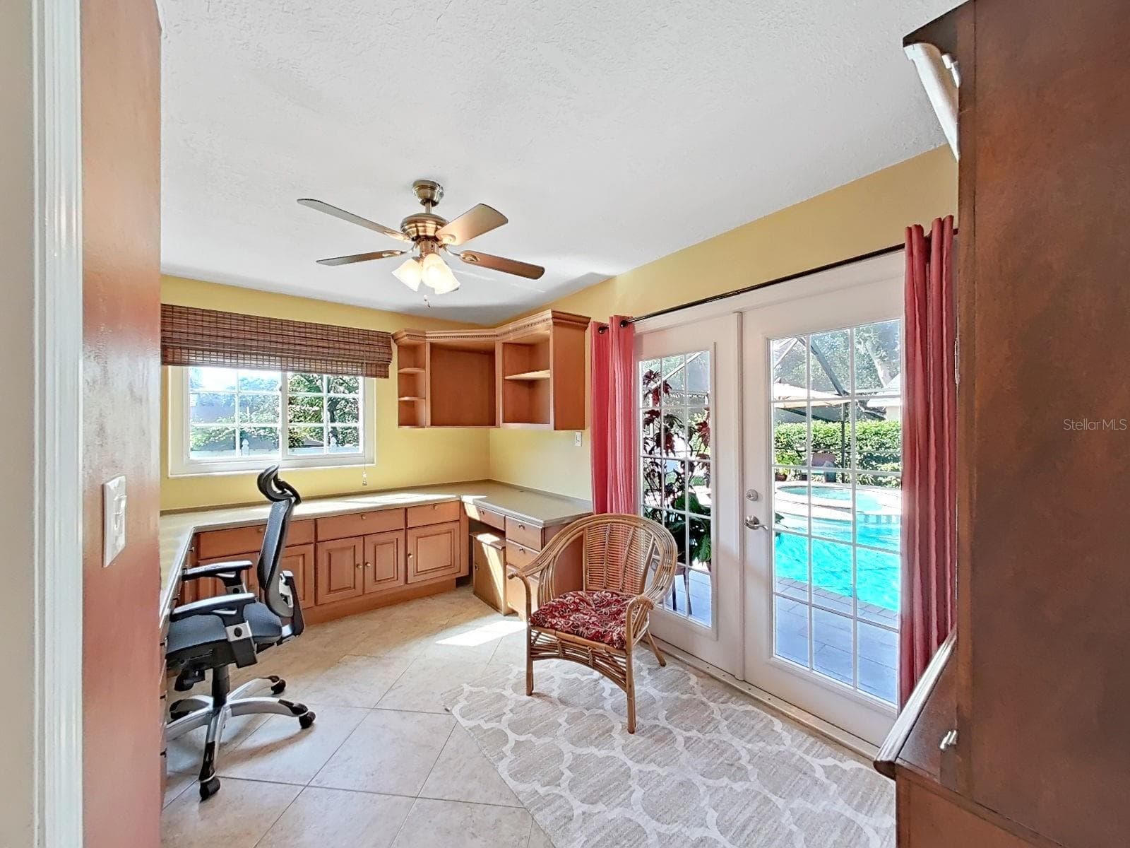 Built in desk & shelving - 169 FOXCROFT DR W, PALM HARBOR