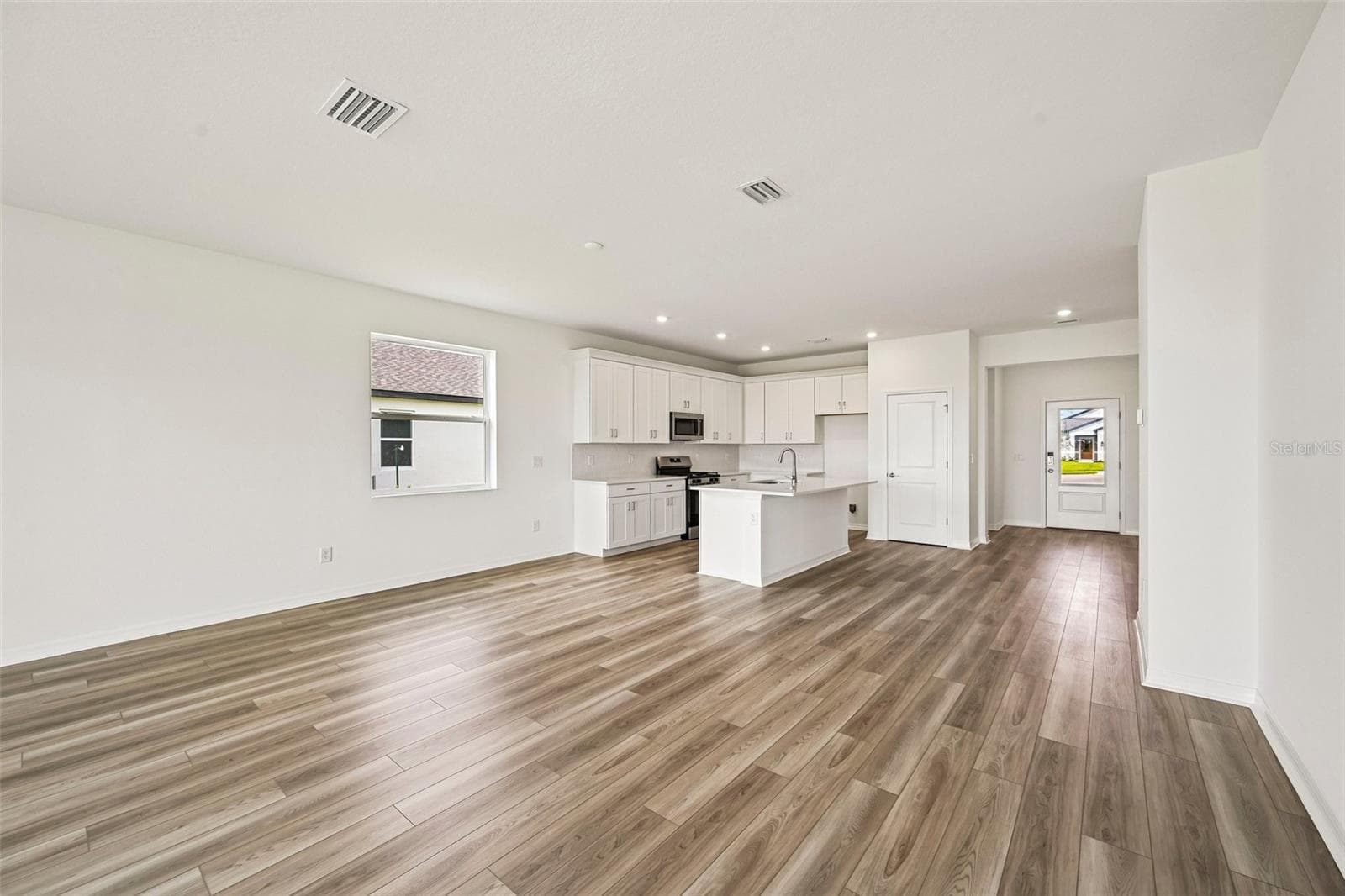 Single Family Residence at 8721 CANARD CV, PALMETTO, photo 9 of 29
