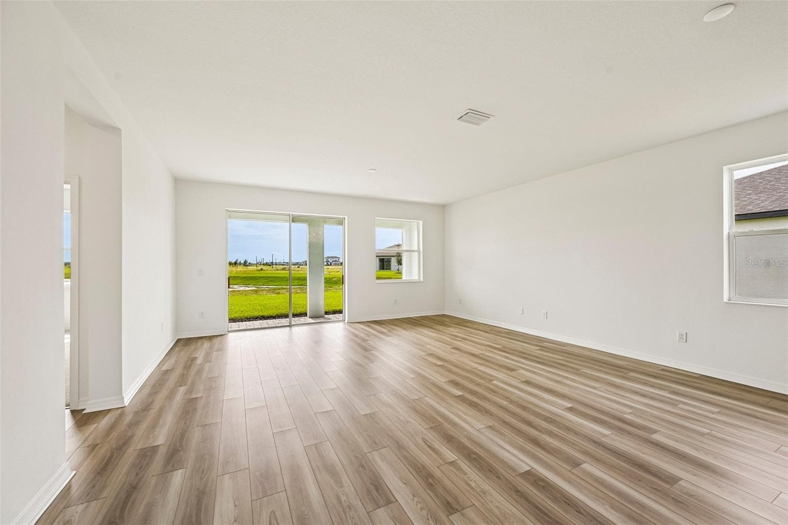 Single Family Residence at 8721 CANARD CV, PALMETTO, photo 11 of 29