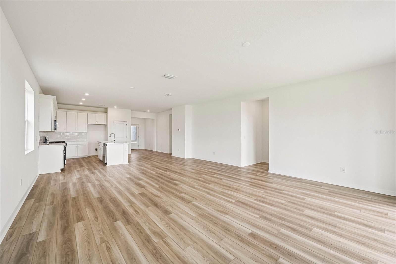 Single Family Residence at 8721 CANARD CV, PALMETTO, photo 13 of 29
