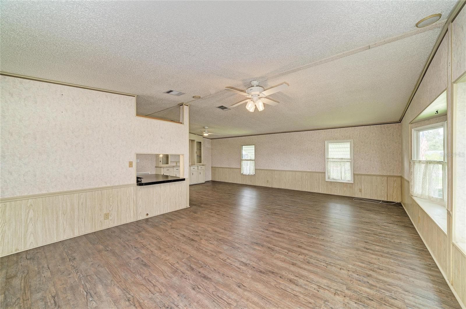 Large great room with laminate flooring. Laminate flooring throughout except bedrooms - 42 MEADOWLARK CIR, ELLENTON