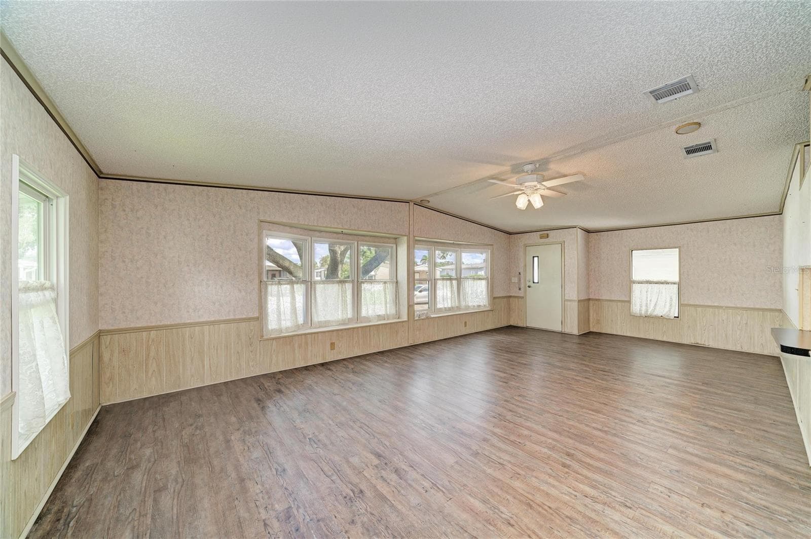 Manufactured Home at 42 MEADOWLARK CIR, ELLENTON, photo 11 of 53