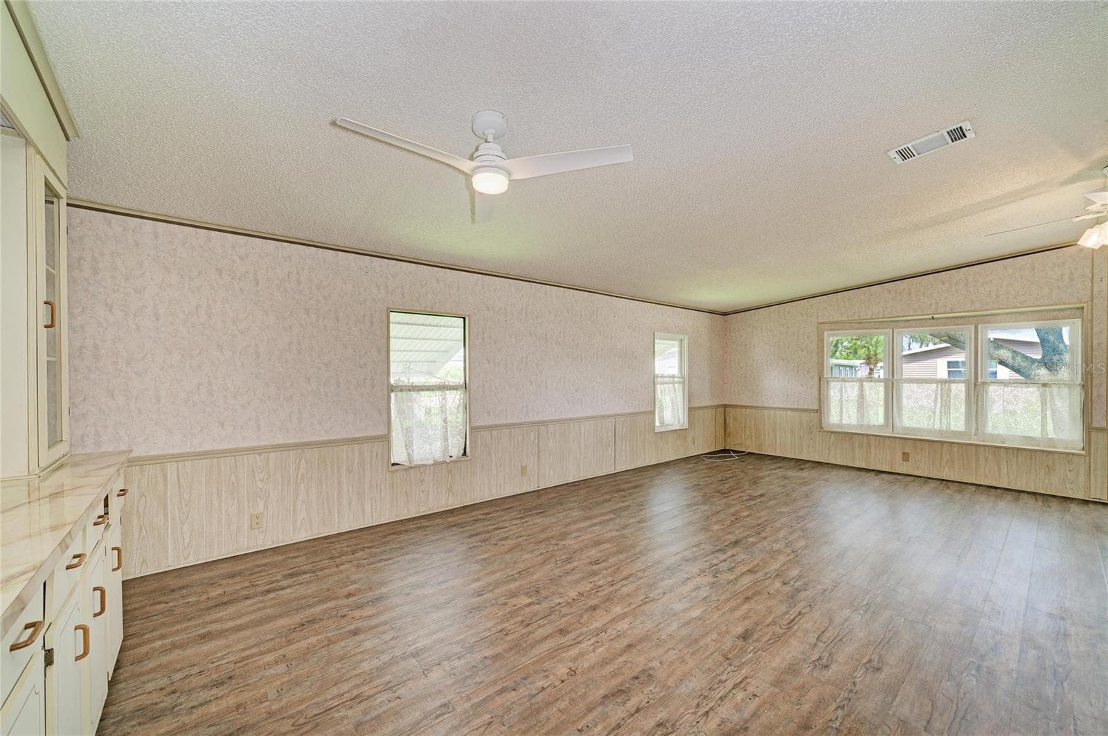 Manufactured Home at 42 MEADOWLARK CIR, ELLENTON, photo 15 of 53
