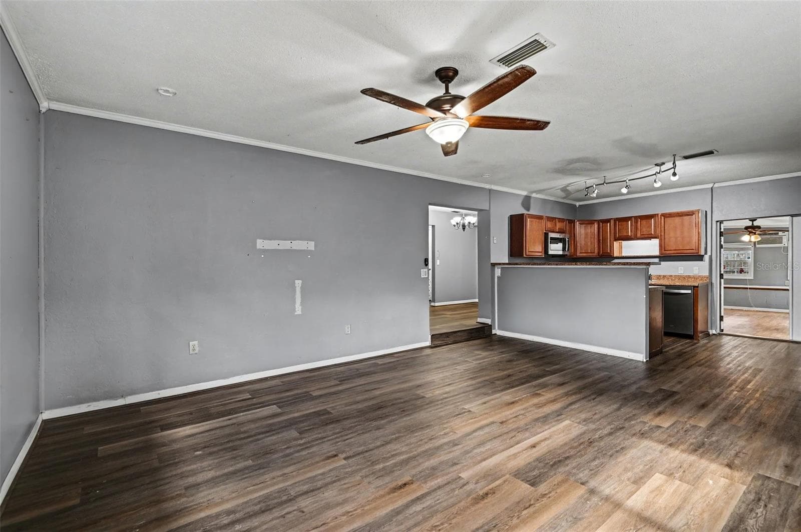 Single Family Residence at 252 LONGHORN DR, APOPKA, photo 3 of 12