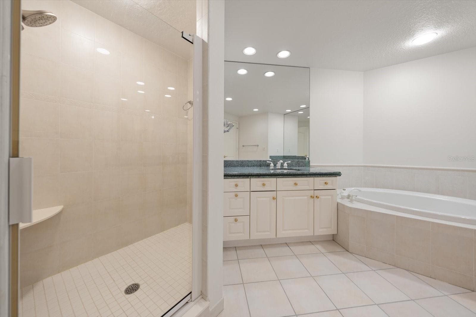 Condominium at 1200 GULF BLVD #1704, CLEARWATER, photo 24 of 68