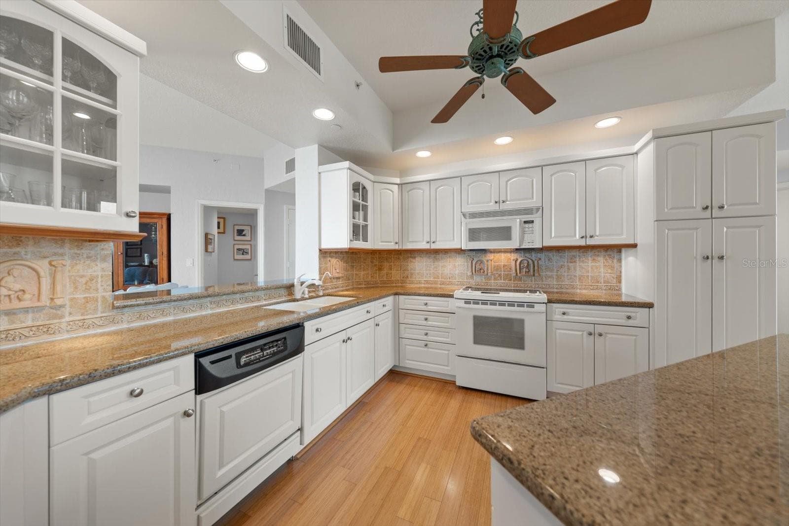 Condominium at 1200 GULF BLVD #1704, CLEARWATER, photo 28 of 68