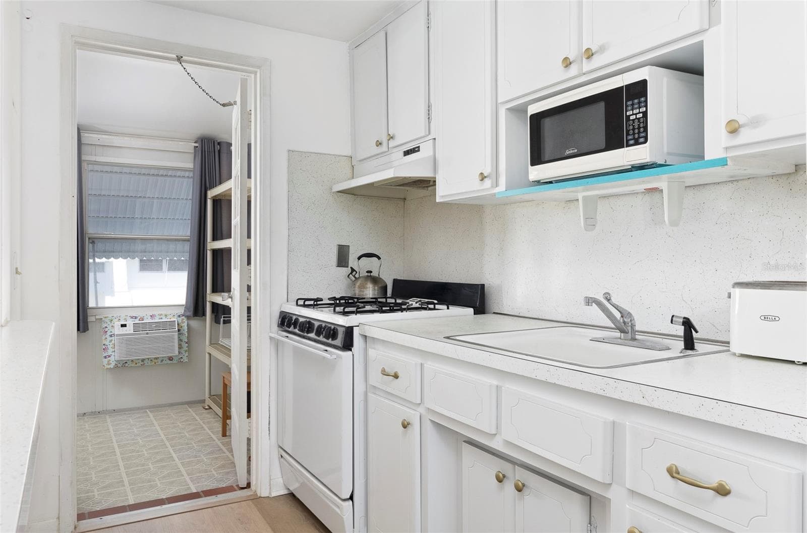 Condominium at 5915 18TH ST N #16, ST PETERSBURG, photo 11 of 38