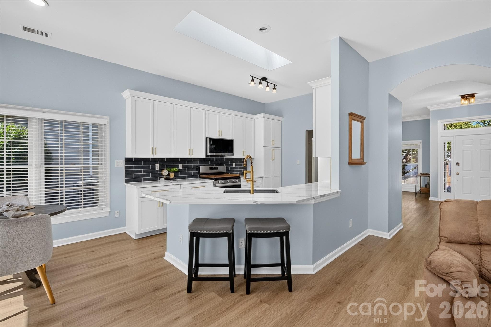 Countertop with seating - 17214 Chardonnay Court, Cornelius