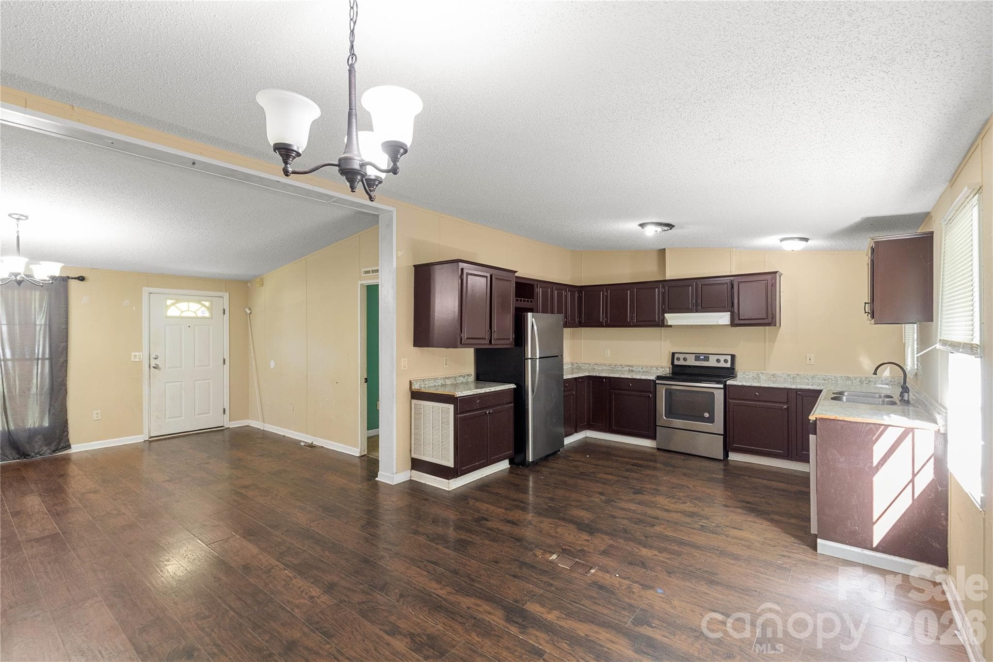Single Family Residence at 1201 Shiloh Drive, Lancaster, photo 5 of 17