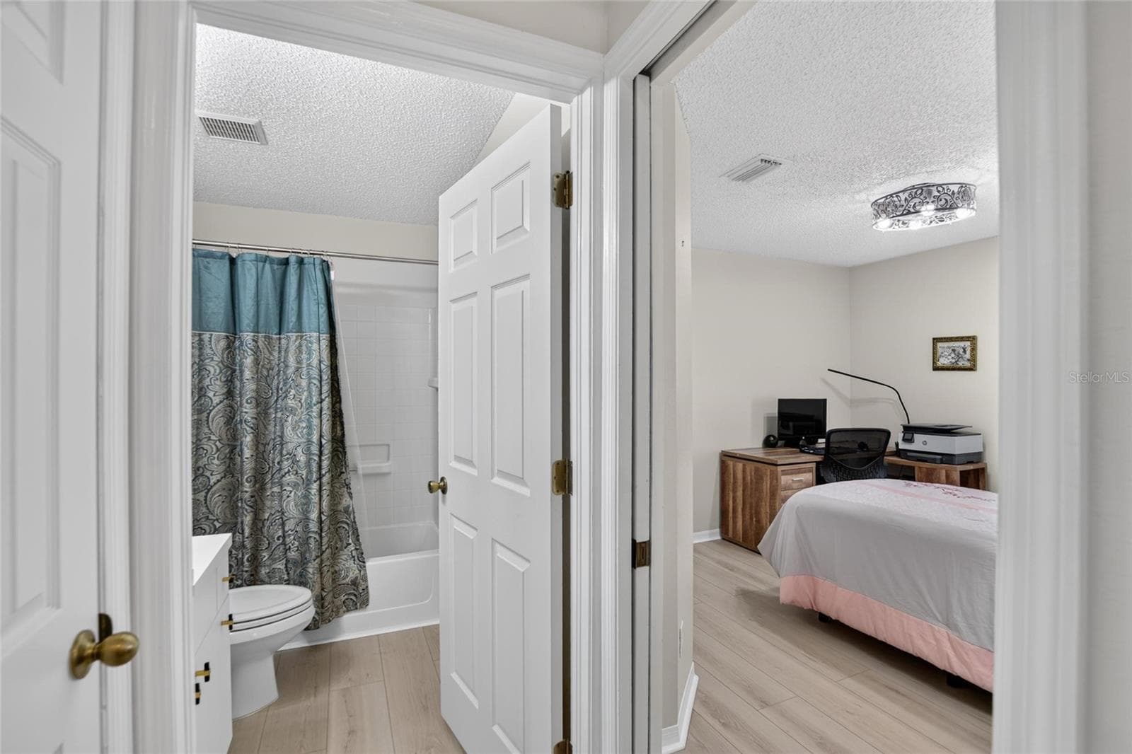 Condominium at 2433 NEW HAVEN CIR, SUN CITY CENTER, photo 16 of 40