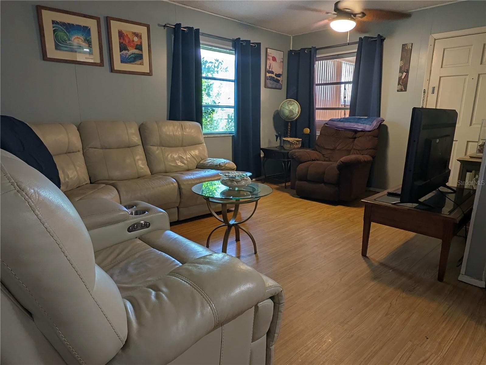 Living room - 3545 3RD AVE N, ST PETERSBURG