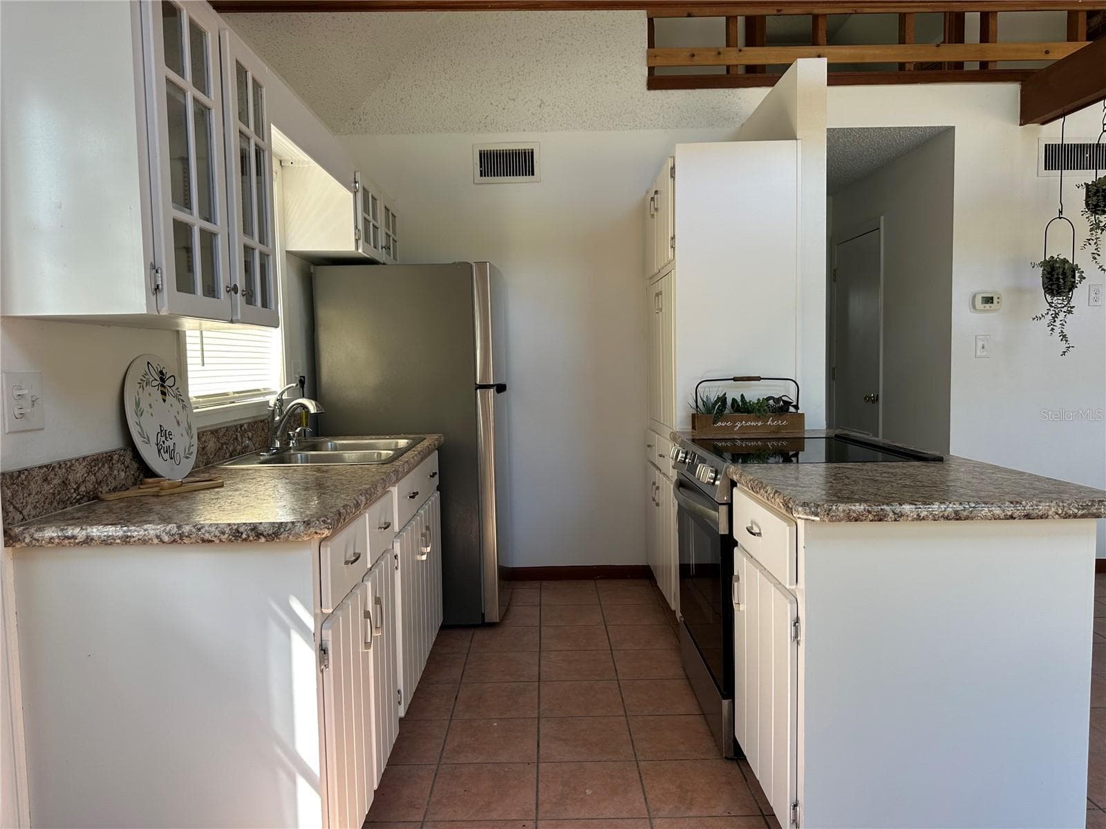 Single Family Residence at 40043 W 8TH AVE, UMATILLA, photo 8 of 23
