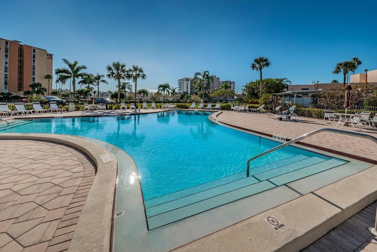 Central pool - 7645 SUN ISLAND DR S #101, SOUTH PASADENA