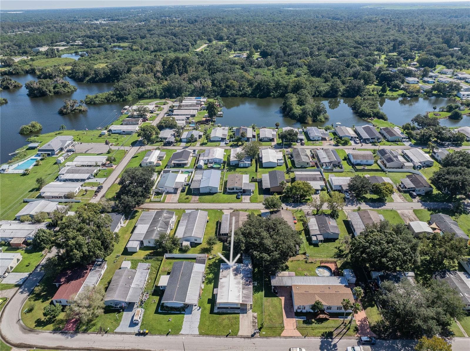 Mobile Home at 432 LAZY LAKE DR W, LAKELAND, photo 5 of 32