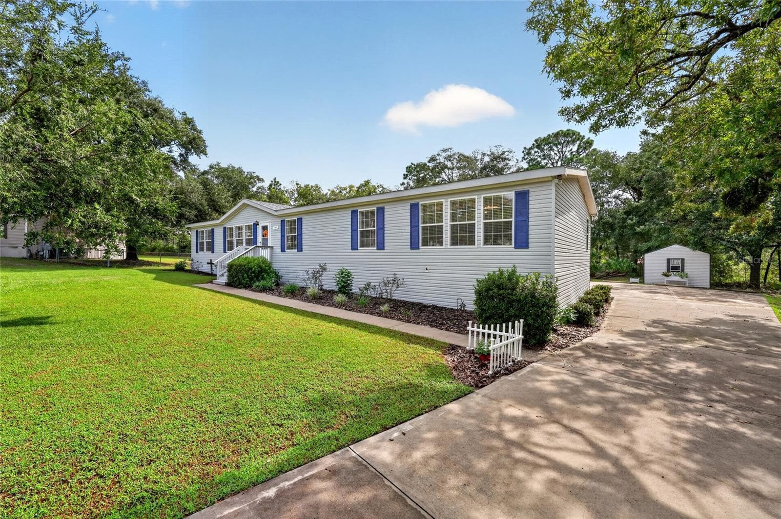 5 Bedroom/3 Bathroom/.54 Acres - 12647 SE 102ND AVE, BELLEVIEW