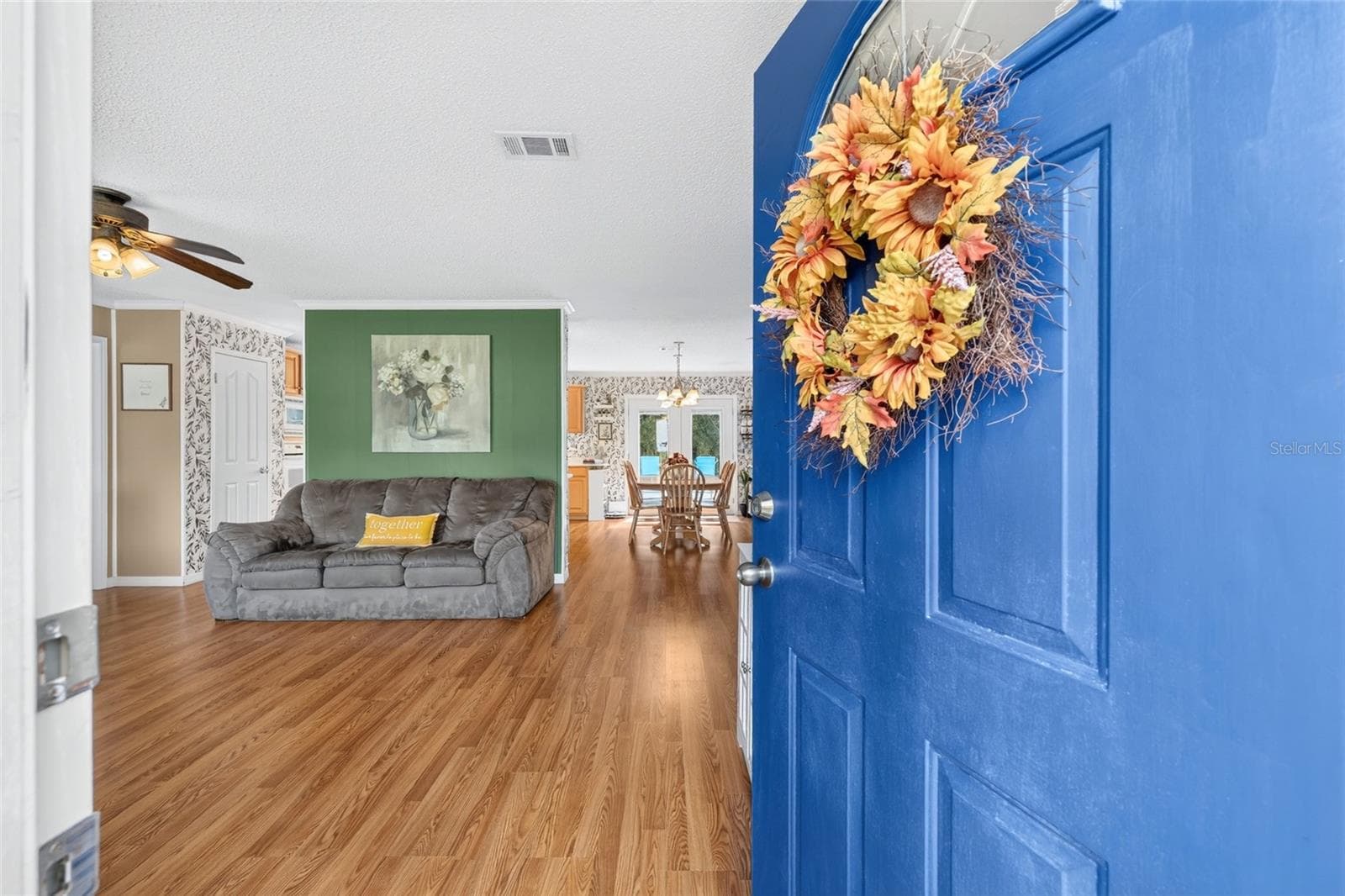 Front foyer into living room - 12647 SE 102ND AVE, BELLEVIEW
