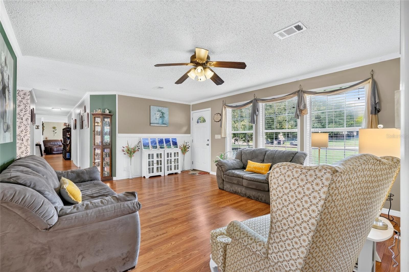 Living room with natural light - 12647 SE 102ND AVE, BELLEVIEW