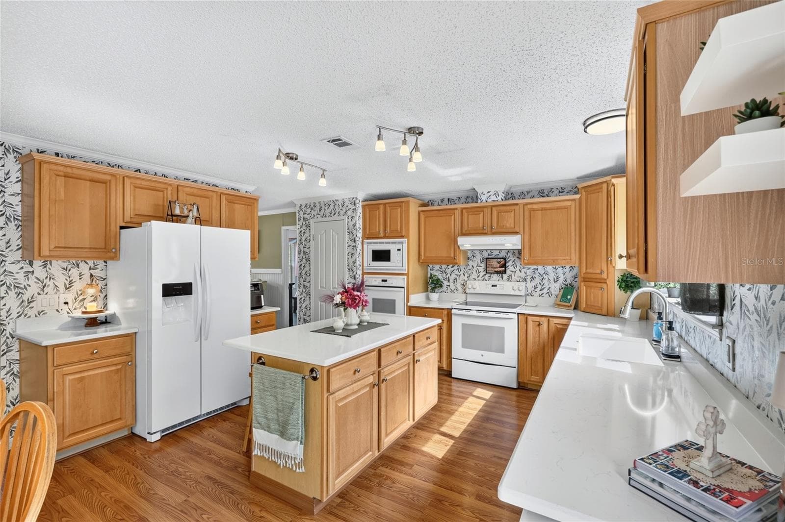 Kitchen with quartz countertops and updated appliances - 12647 SE 102ND AVE, BELLEVIEW