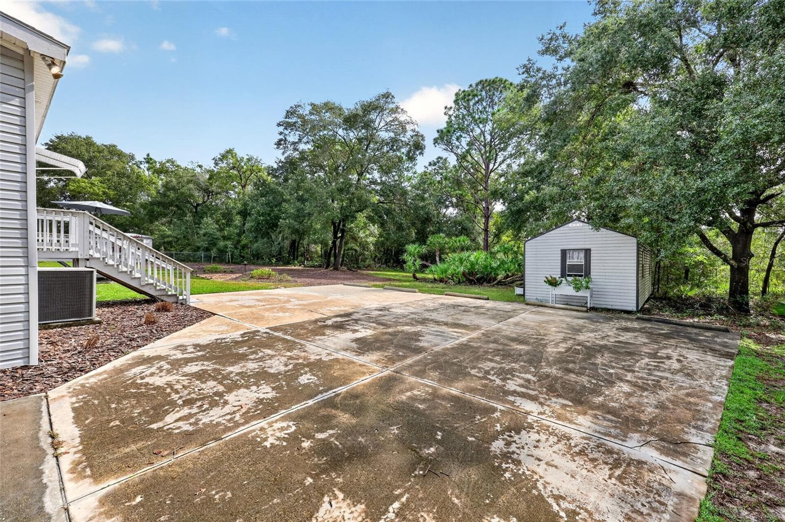Expansive parking pad - 12647 SE 102ND AVE, BELLEVIEW