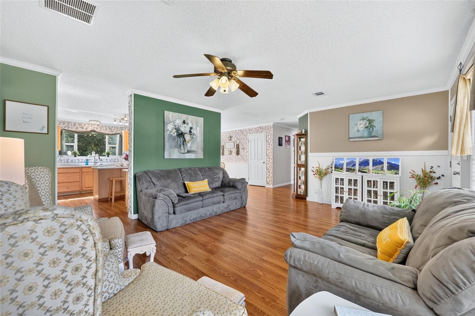 Living room flows seamlessly from the kitchen - 12647 SE 102ND AVE, BELLEVIEW