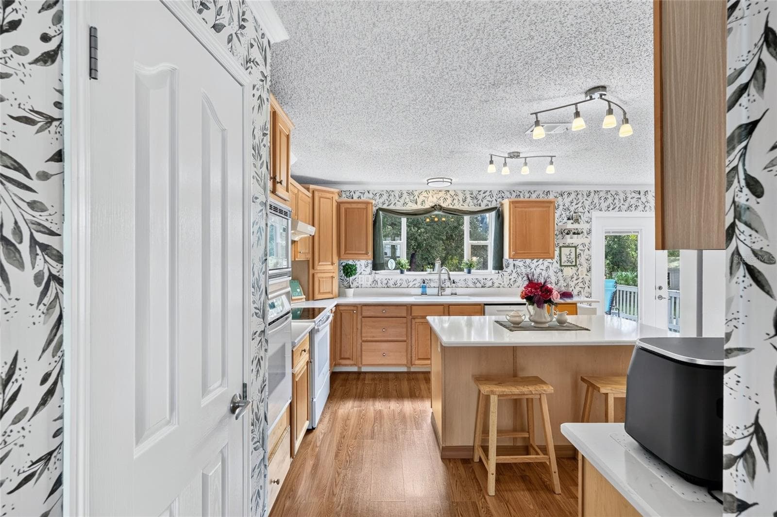 Large pantry off of kitchen - 12647 SE 102ND AVE, BELLEVIEW