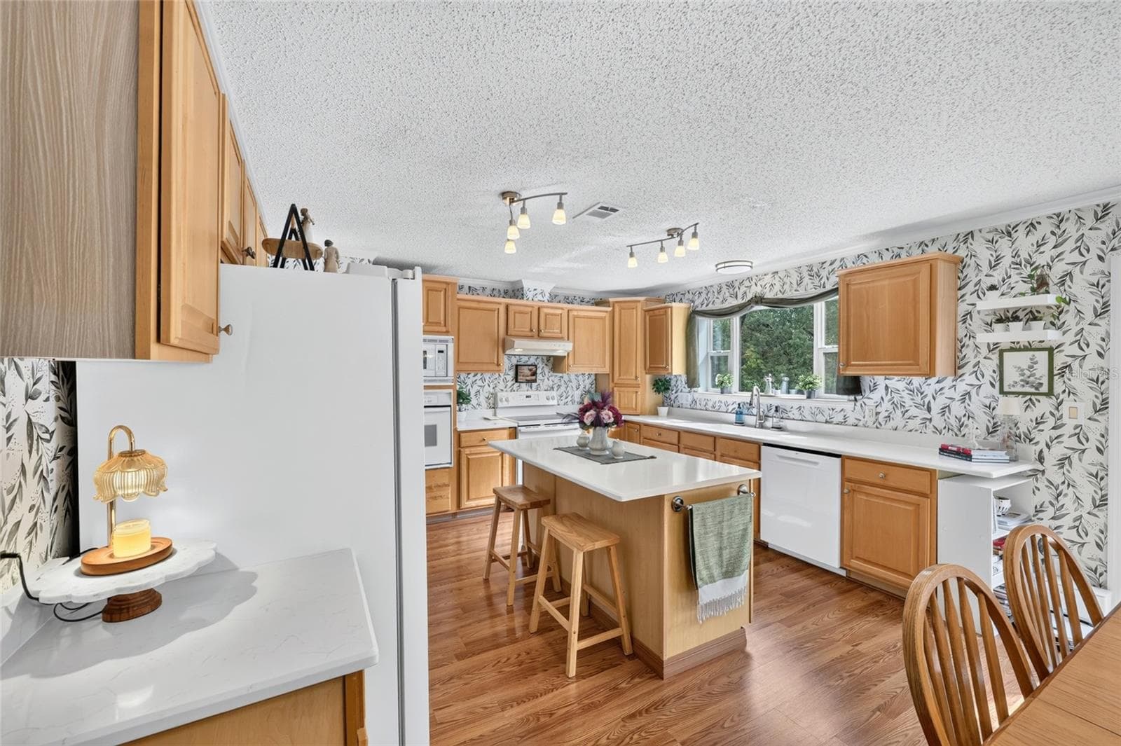 Updated appliances - 12647 SE 102ND AVE, BELLEVIEW