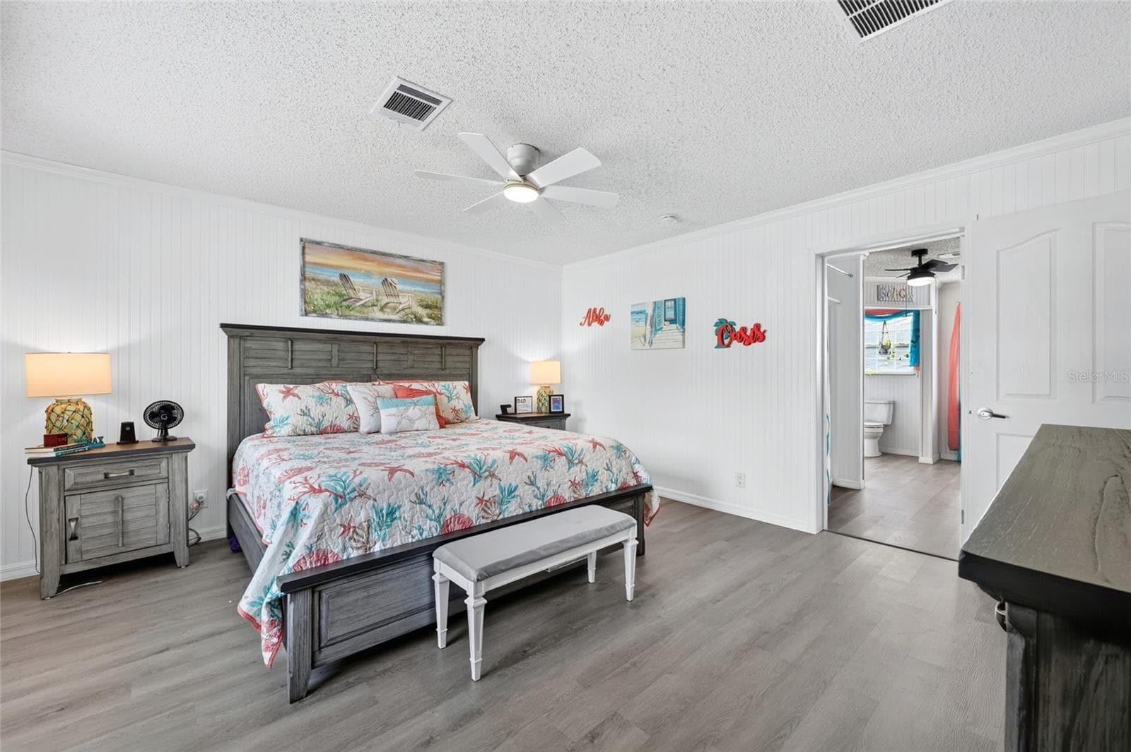 Primary bedroom with en suite bathroom - 12647 SE 102ND AVE, BELLEVIEW