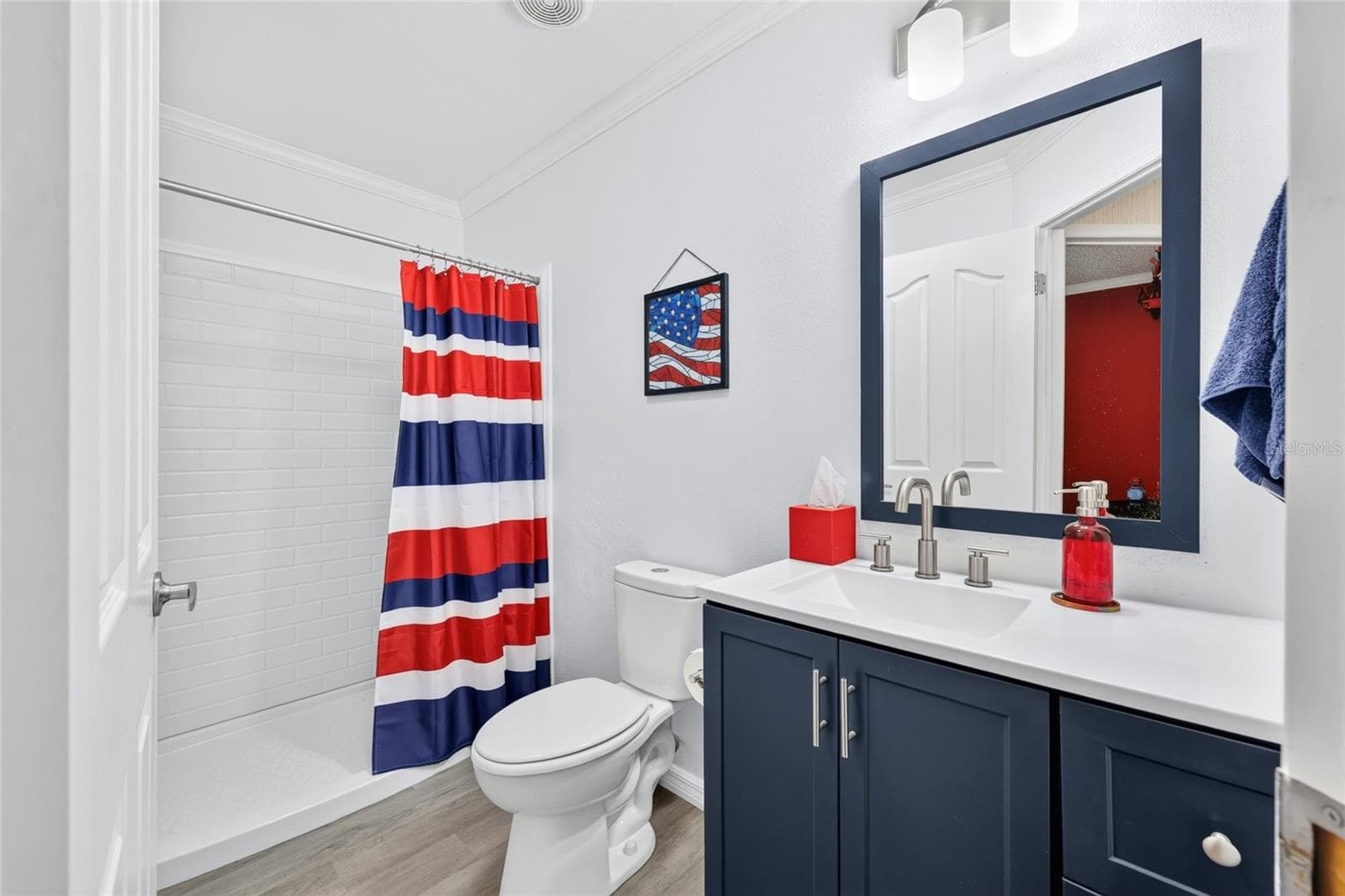 Guest bathroom #3 (right by Guest Bedroom #5) - 12647 SE 102ND AVE, BELLEVIEW