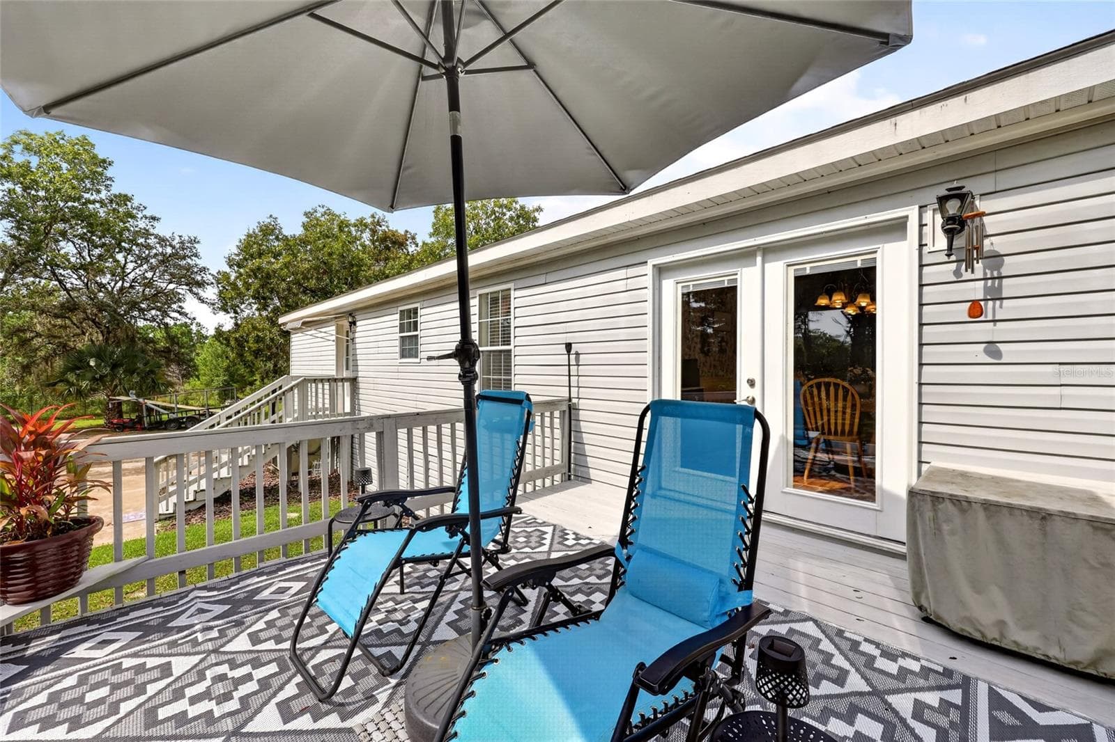 Backyard deck with room to relax. - 12647 SE 102ND AVE, BELLEVIEW