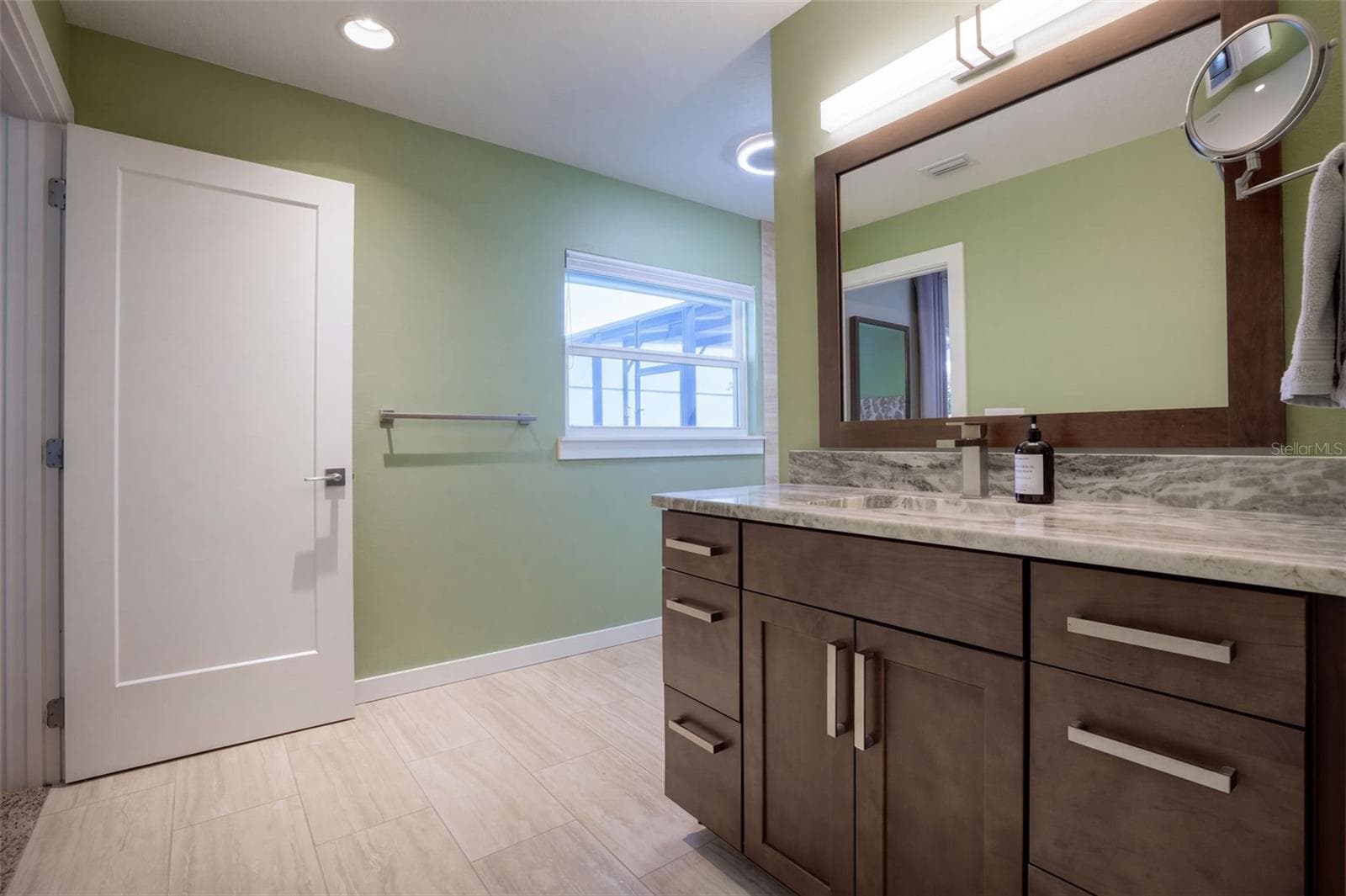 Single Family Residence at 1416 MOSSWOOD DR, LEESBURG, photo 28 of 74