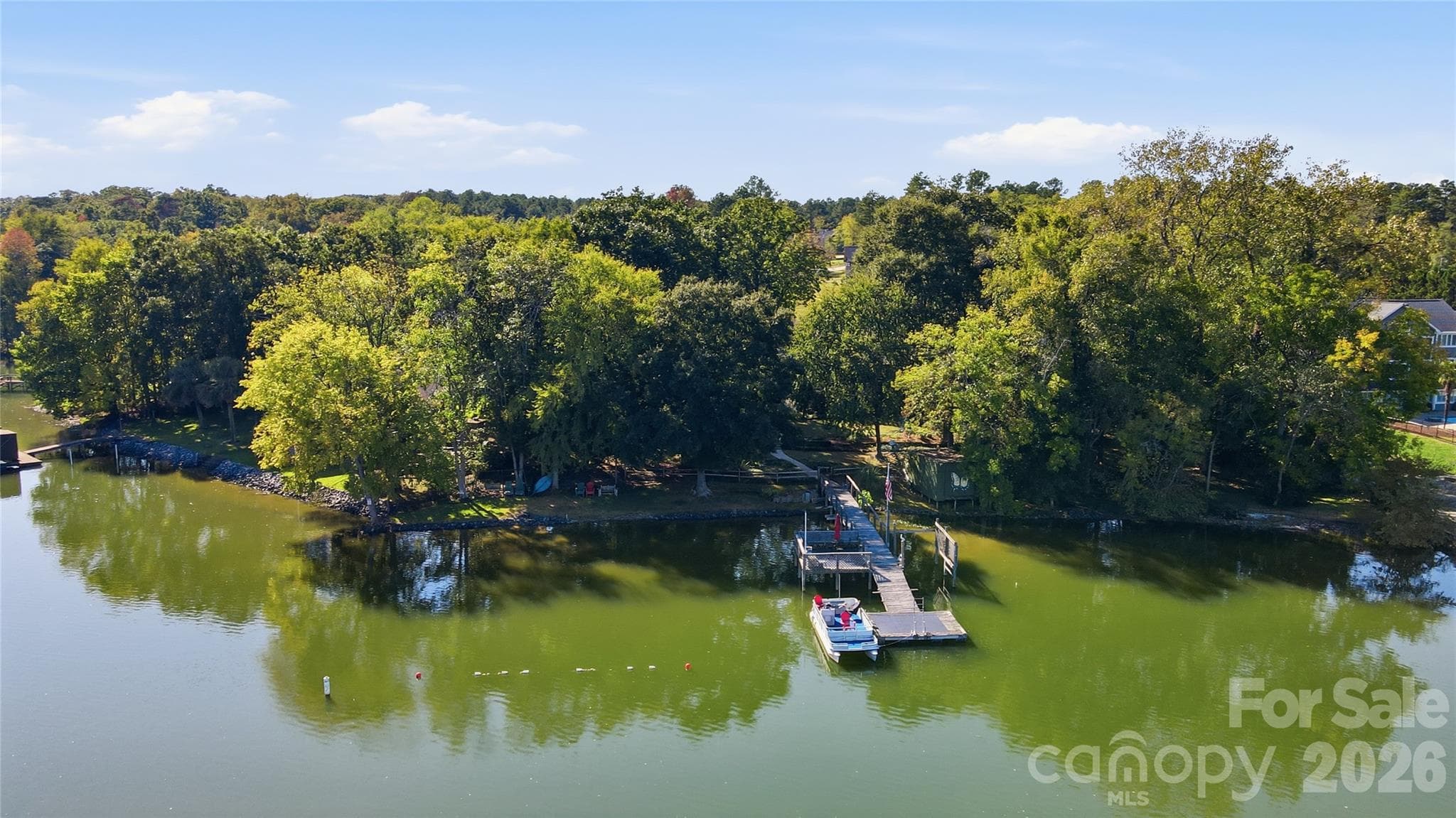 Charming one-level waterfront home on Lake Wylie - 1669 Aragon Beach Road, Rock Hill