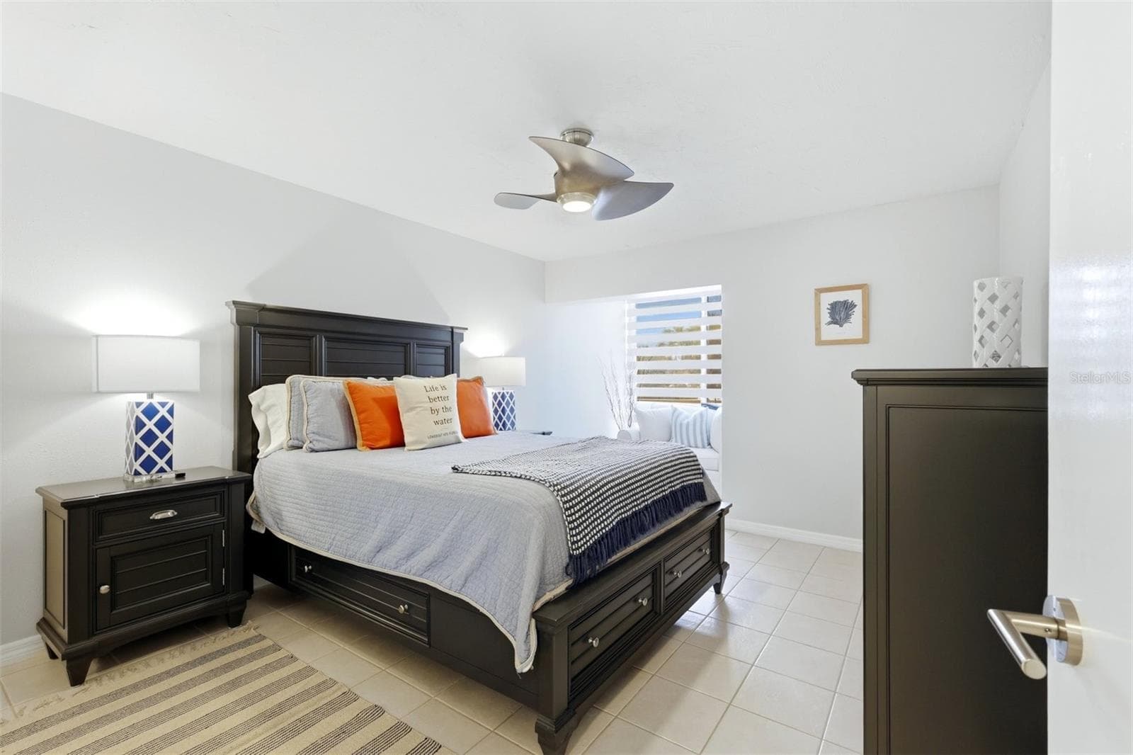 Guest Bedroom with reading nook - 5655 GULF OF MEXICO DR #A107, LONGBOAT KEY