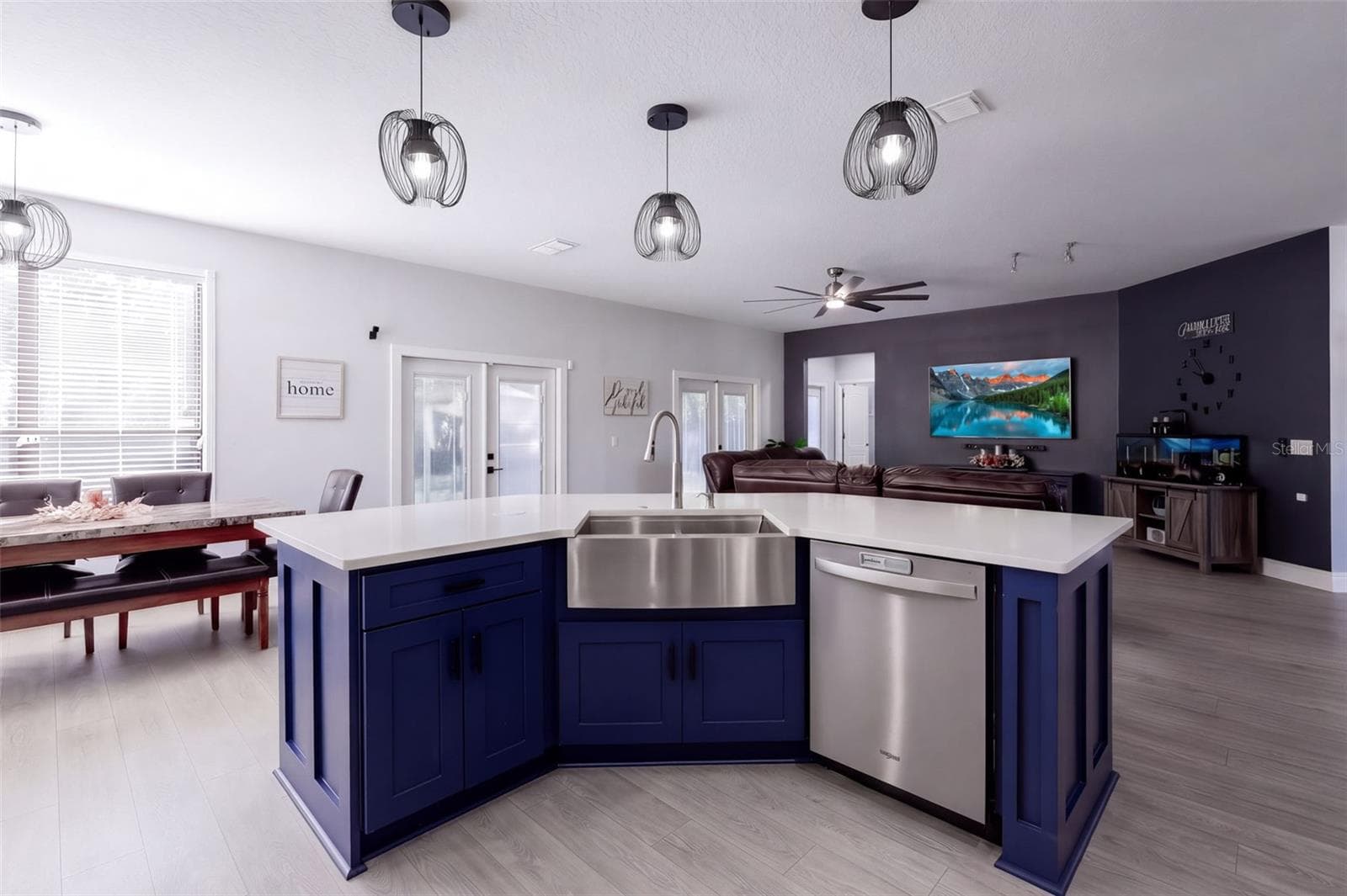 Kitchen Island with stainless steel farmhouse sink - 10603 SUNRISE TERRACE DR, ORLANDO