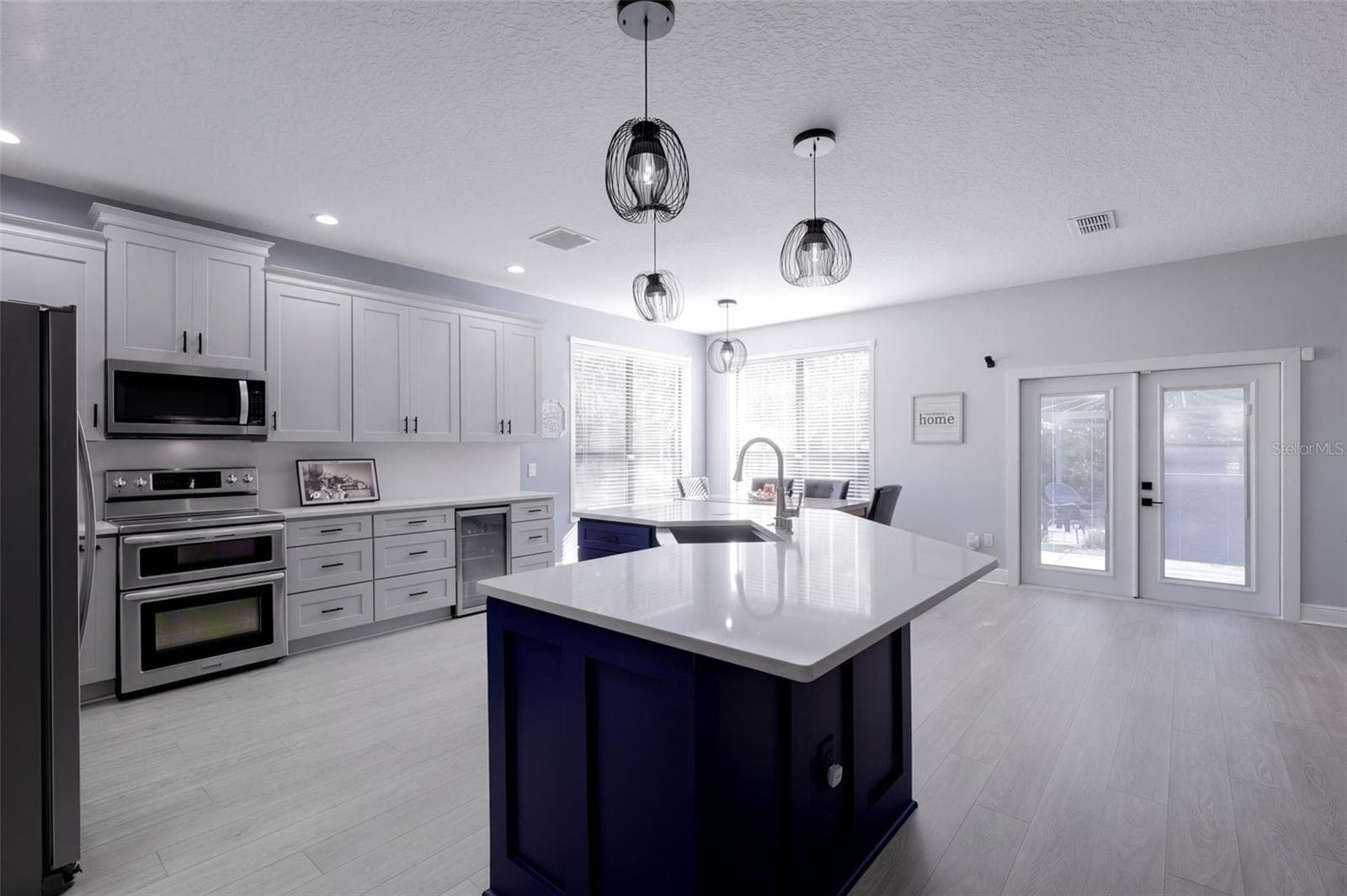 Newly renovated kitchen and large quartz island with stainless steel farmhouse sink - 10603 SUNRISE TERRACE DR, ORLANDO