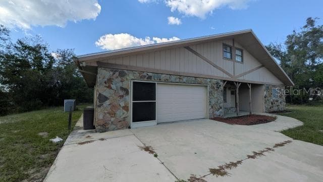 Single Family Residence at 8568 HEATHER BLVD, WEEKI WACHEE, photo 2 of 26