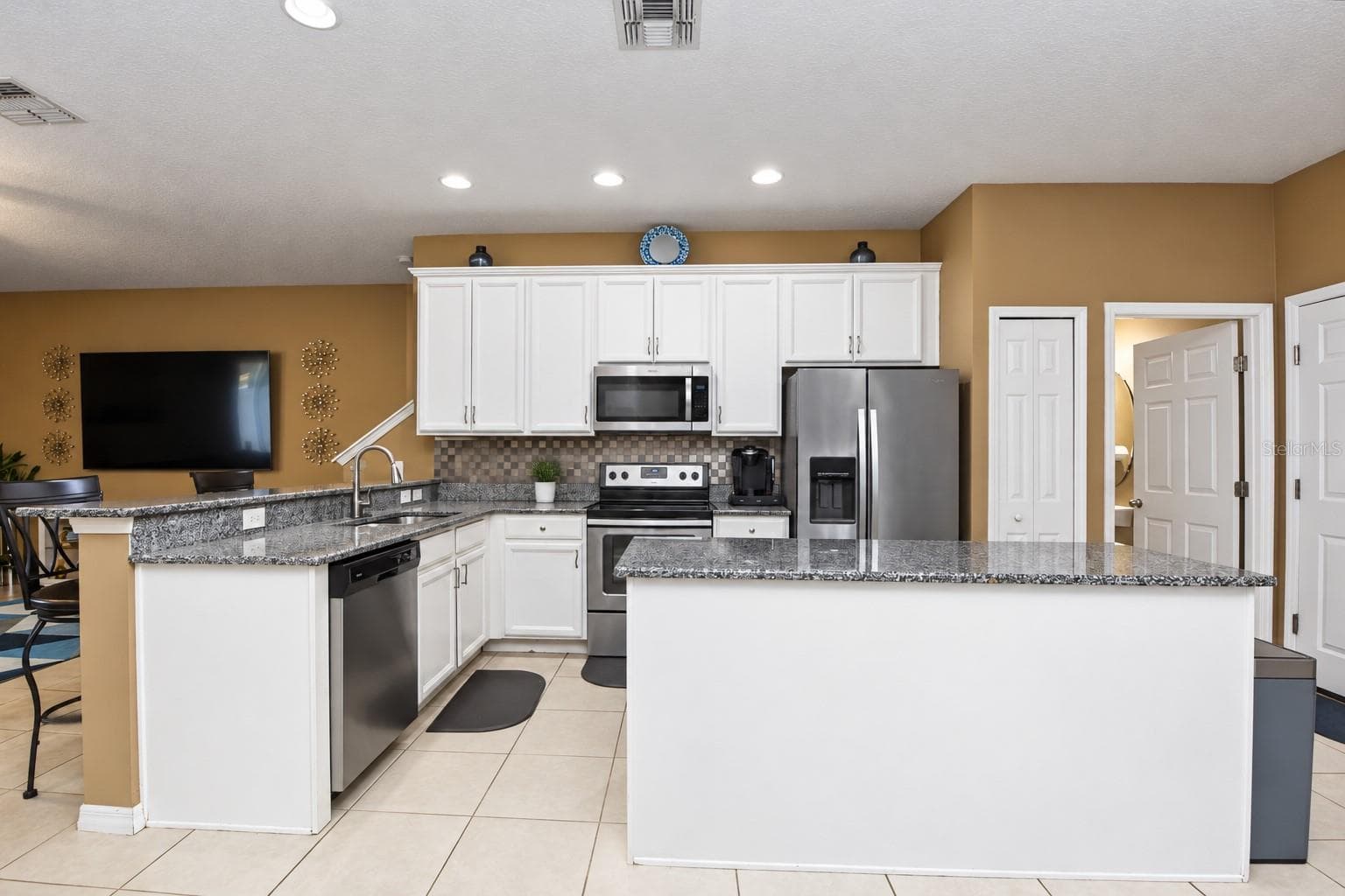 Single Family Residence at 1114 CAPITOL STREET, APOPKA, photo 7 of 29