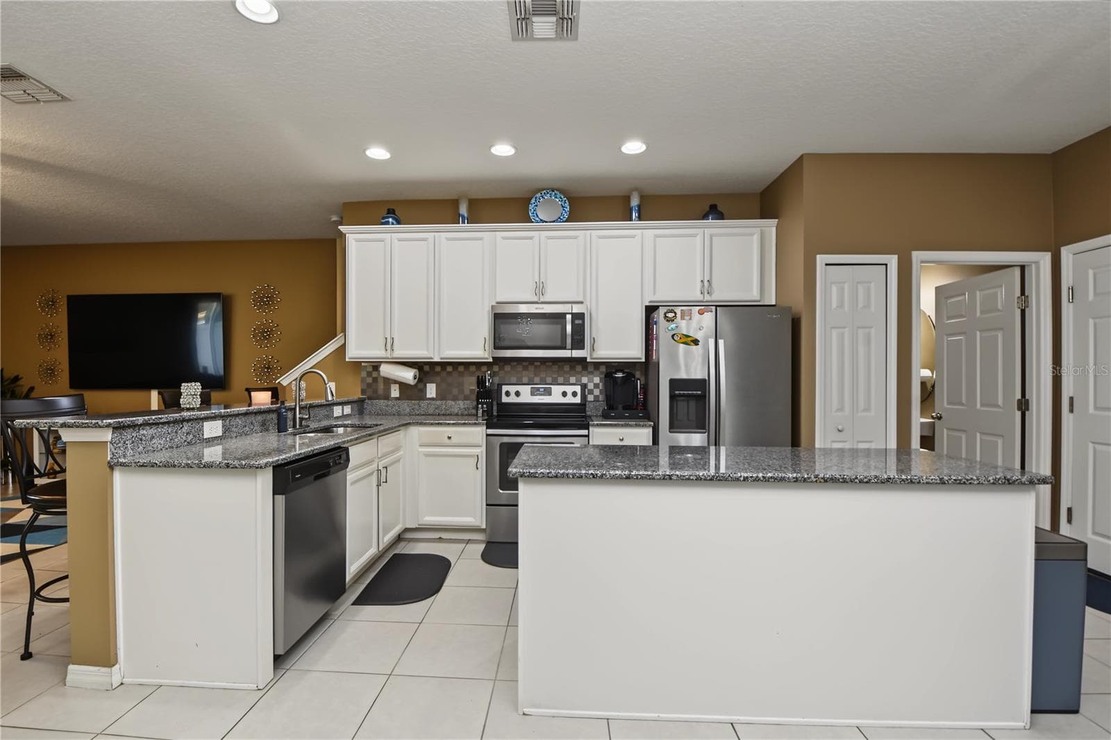 Single Family Residence at 1114 CAPITOL STREET, APOPKA, photo 8 of 29