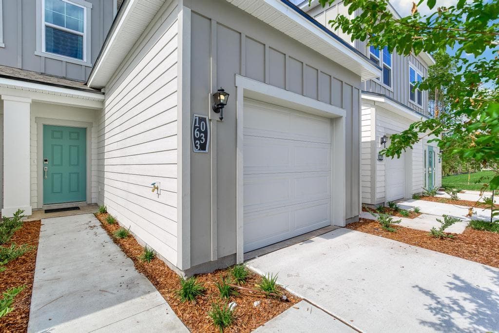Townhouse at 10620 WATERFIELD RD, JACKSONVILLE, photo 4 of 42
