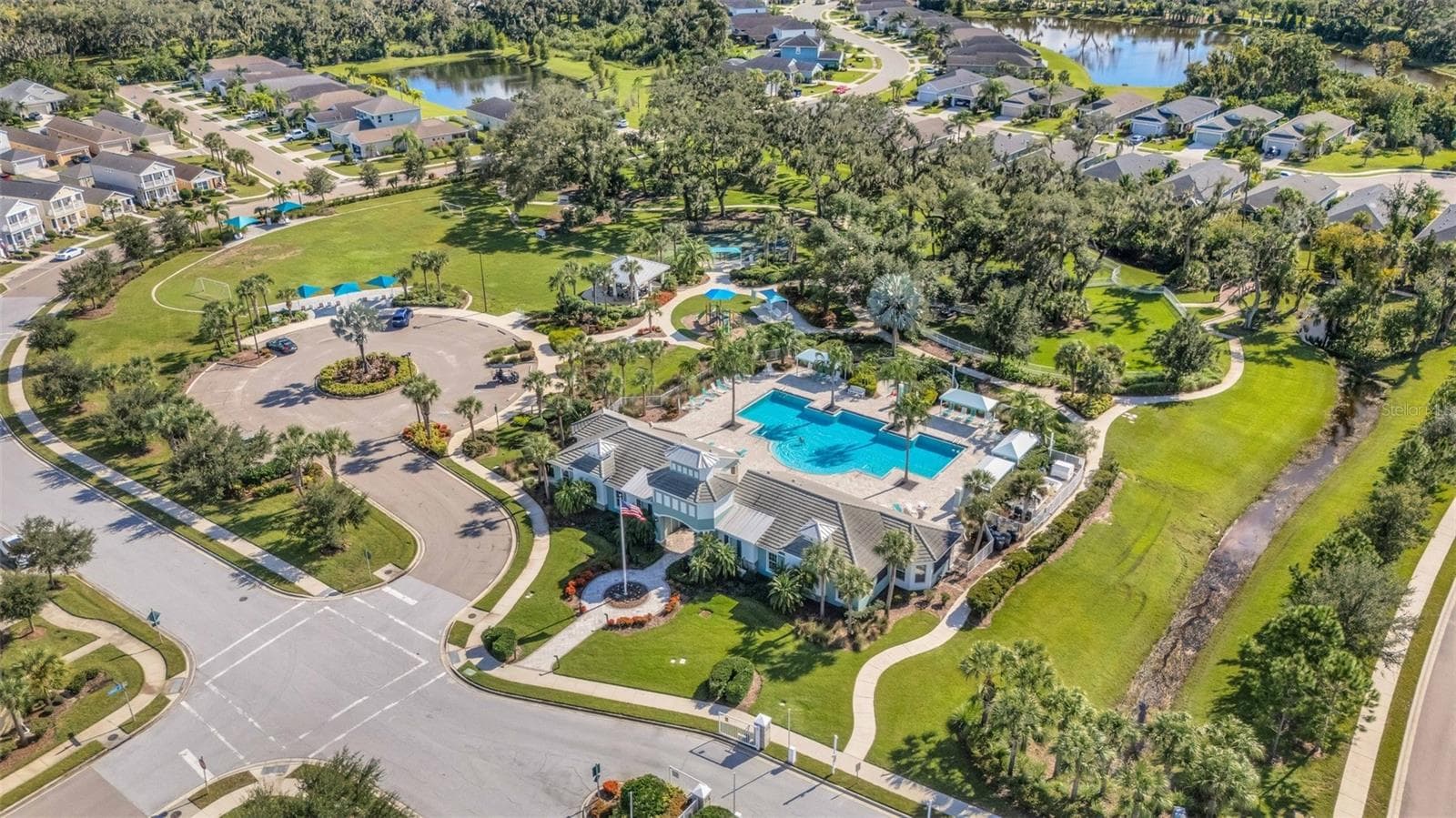 An elevated look at the home's setting within Silverleaf, surrounded by attractive neighborhood streets, landscaping and nearby community amenities. - 10426 CROOKED CREEK CT, PARRISH