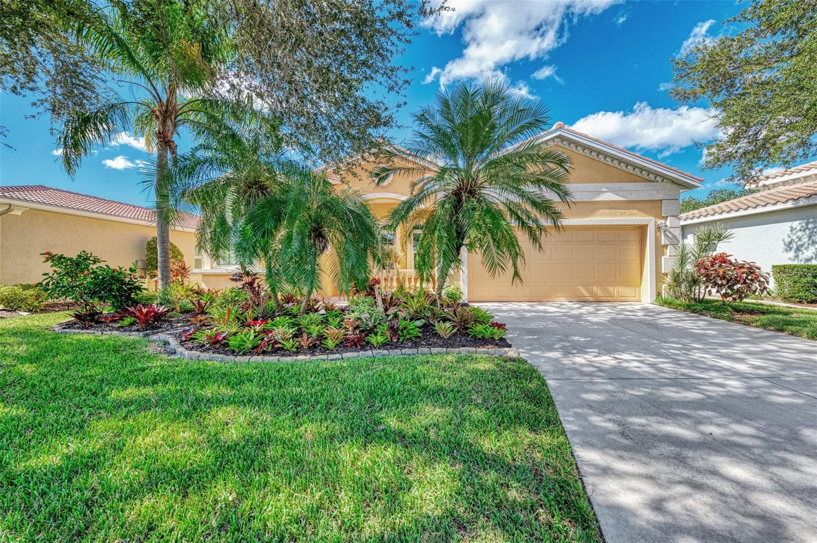 Single Family Residence at 219 RIO TERRA, VENICE, photo 4 of 77